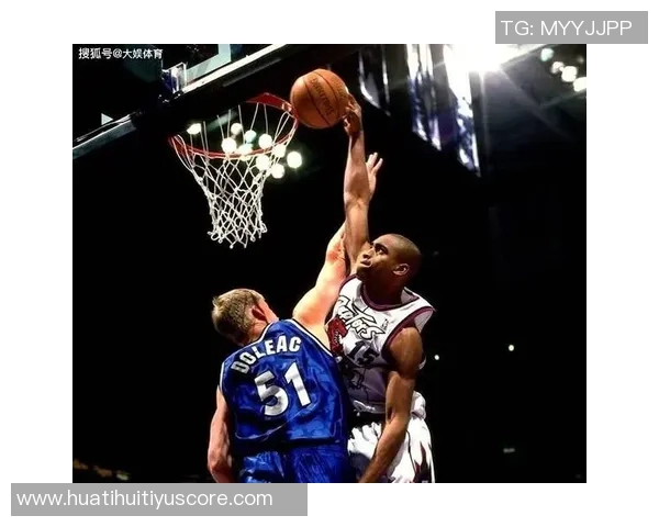 卡特布莱恩特展现灵动风采突破上篮得分引爆全场激情 卡特布莱恩特展现灵动风采突破上篮得分引爆全场激情