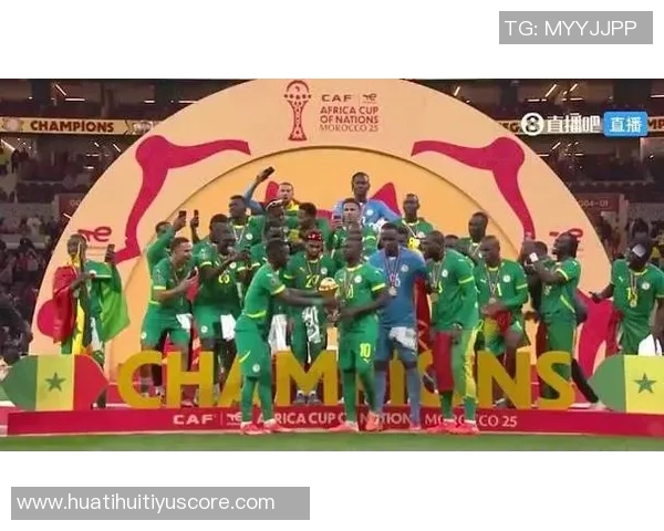 塞内加尔队长马内庆祝夺冠与队友合影感恩支持者的温暖瞬间